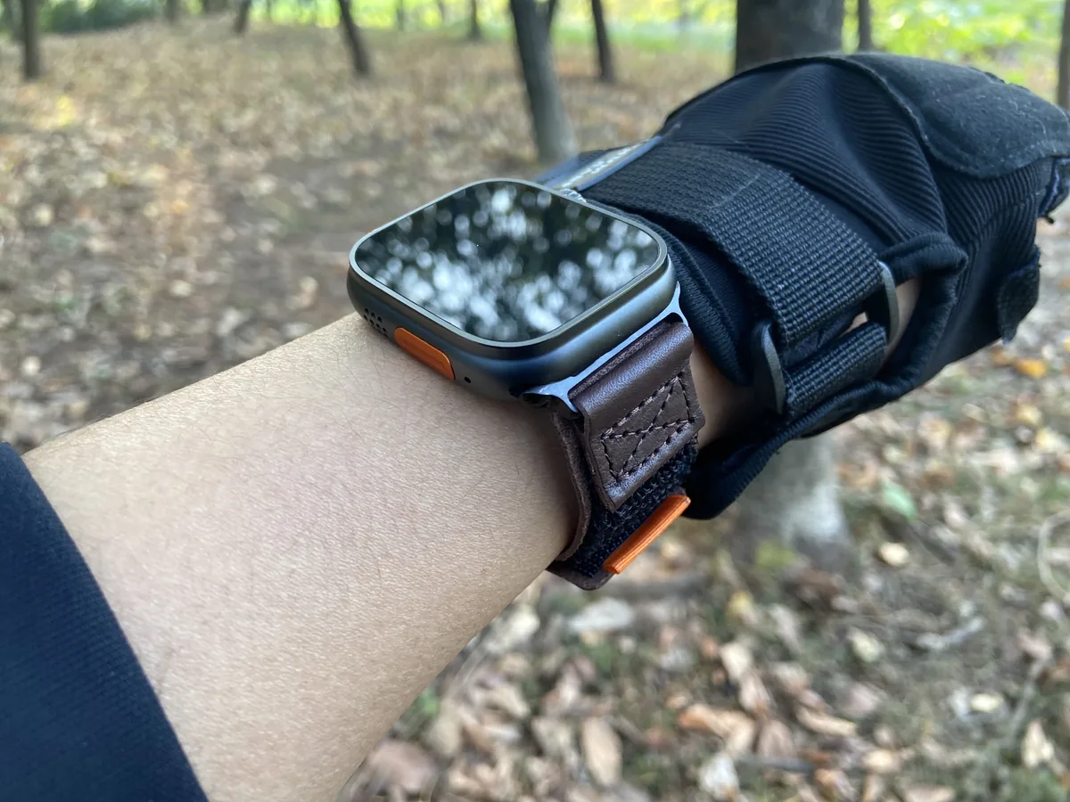 DV02 Apple Watch band worn for daily outdoor travel
