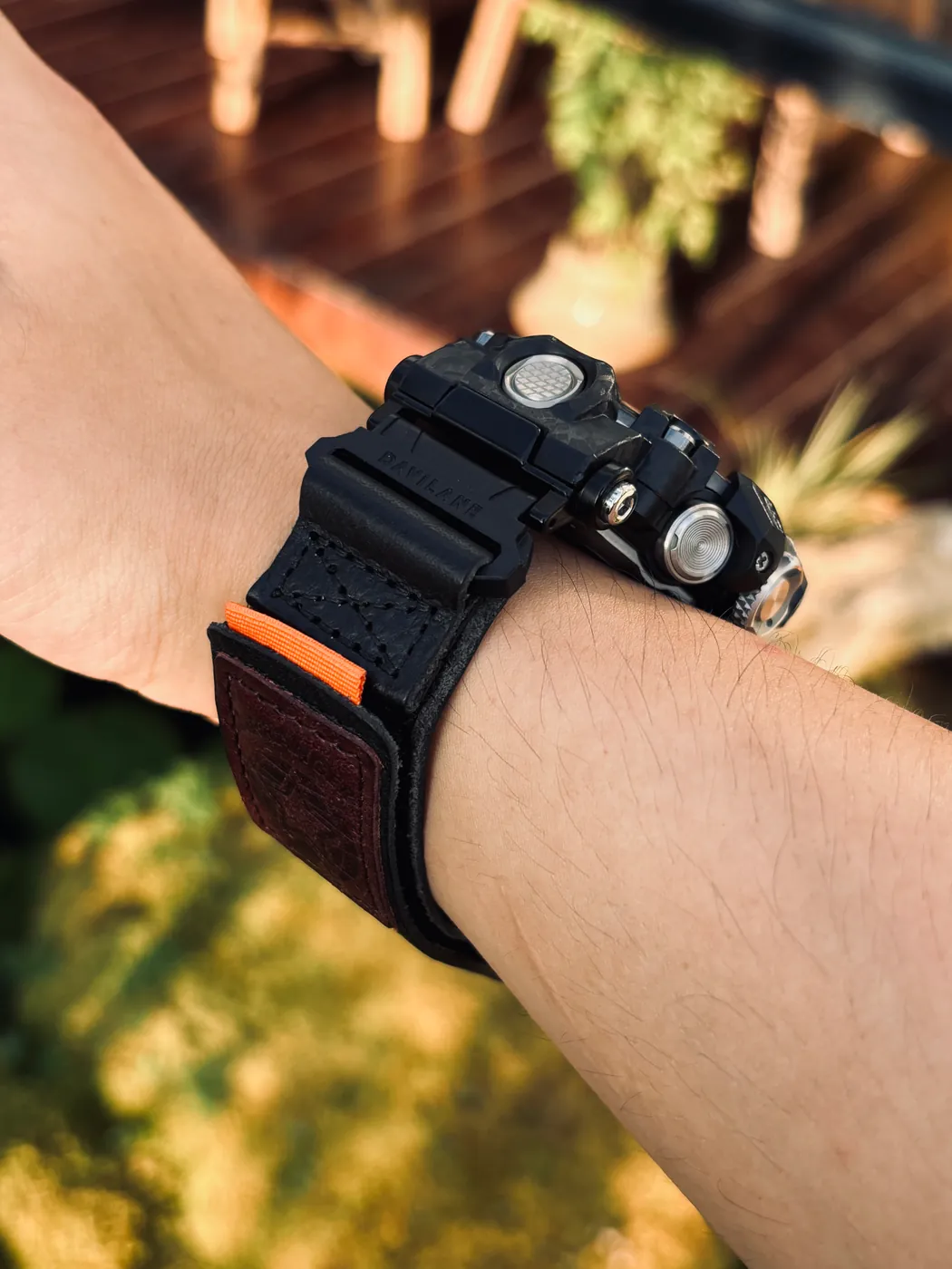 Black DAVILANE leather hook-and-loop strap layout for GWG-2000